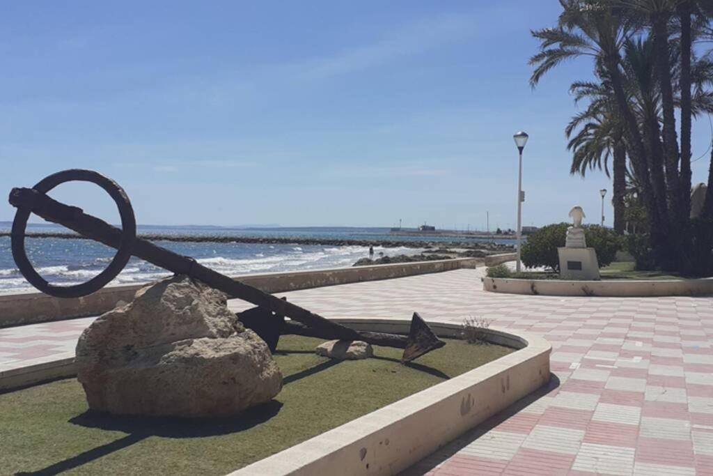 Descansar, sonreír, sentir. Paraíso frente al mar Santa Pola Exterior foto